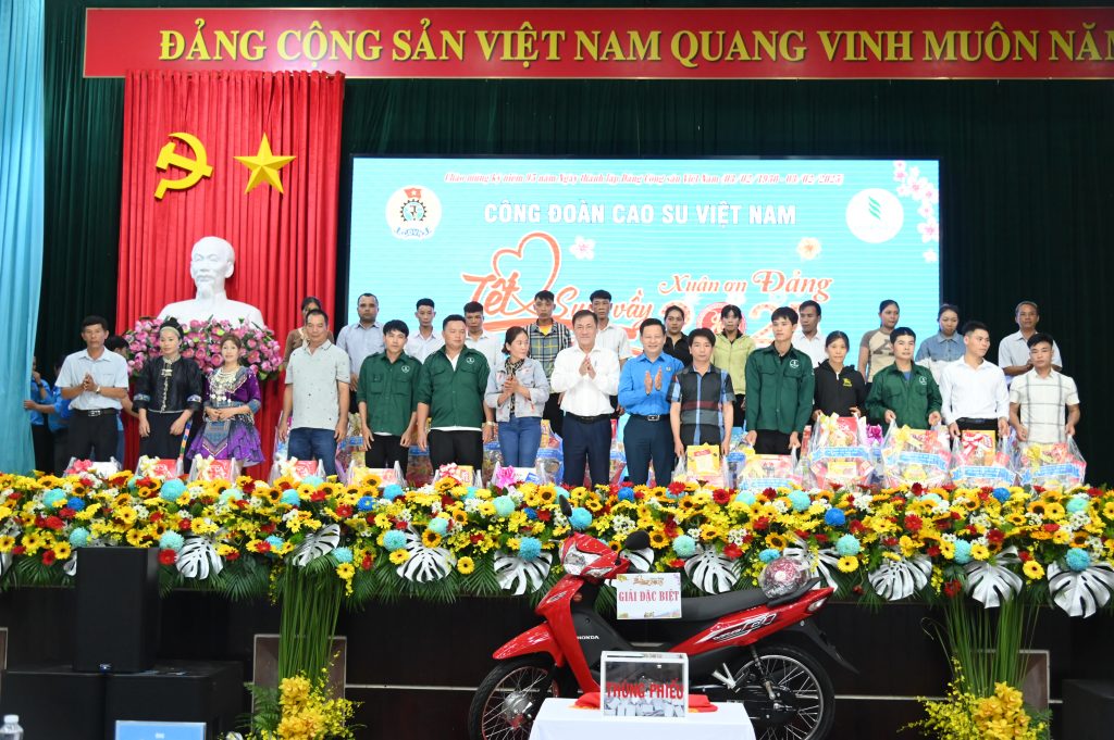 Công đoàn Cao su Việt Nam tổ chức chương trình “Tết sum vầy – Xuân ơn Đảng”
